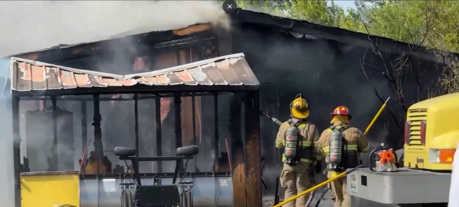 Pets rescued from Moscow house fire, 2 firefighters injured